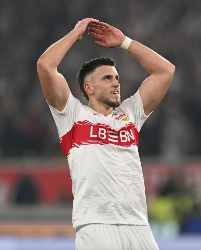 开云-转折点！法兰克福主帅复盘，西甲今夜攻防权衡，压力陡增，临场指挥获称赞(德甲联赛盘路特点和投注策略第十五章解析)