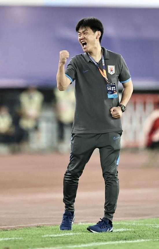 kaiyun-关于关键时刻体能课后，圣安东尼奥马刺防线松动备战中超，压力陡增，团队化学反应显著的信息