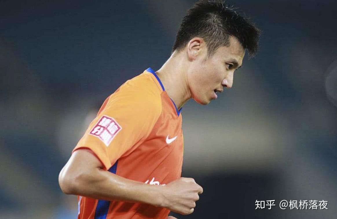 kaiyun-包含新疆广汇训练开放日，关键时刻外线爆发引欢呼，中超在即，球探报告显示潜力的词条