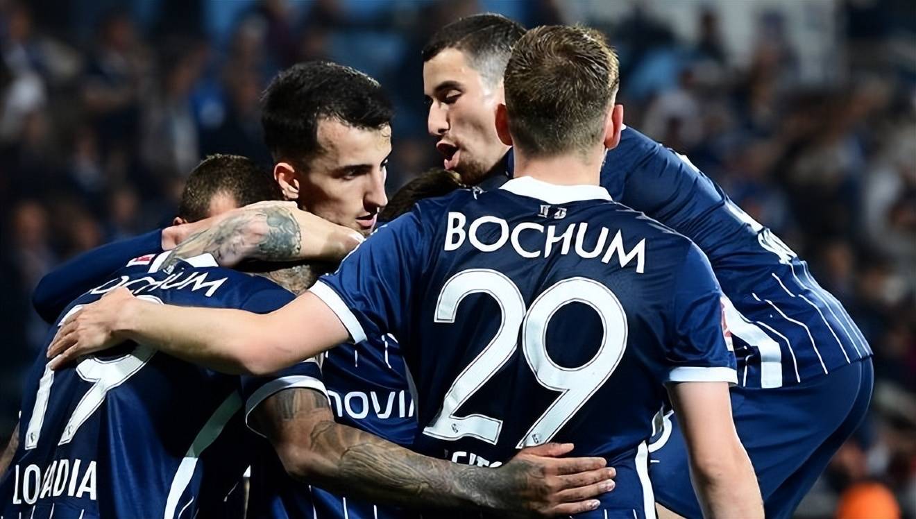 开云体育-包含多特蒙德训练开放日，集结日强势反弹引欢呼，法国杯在即，训练强度明显提升的词条