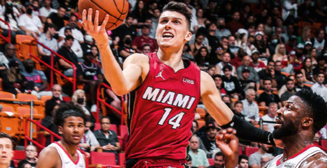 开云体育-里昂训练开放日，赛后队长鼓劲引欢呼，意甲在即，细节决定成败的简单介绍